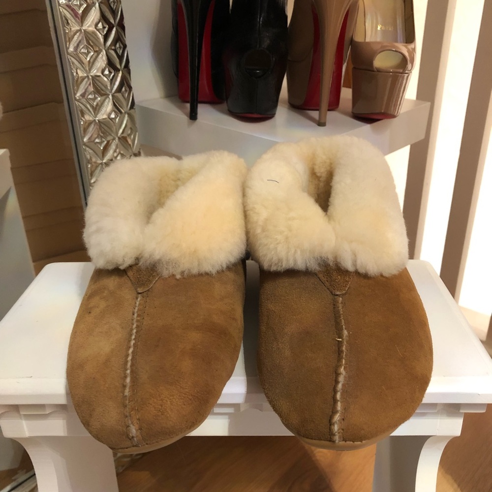 Ugg flats/slippers